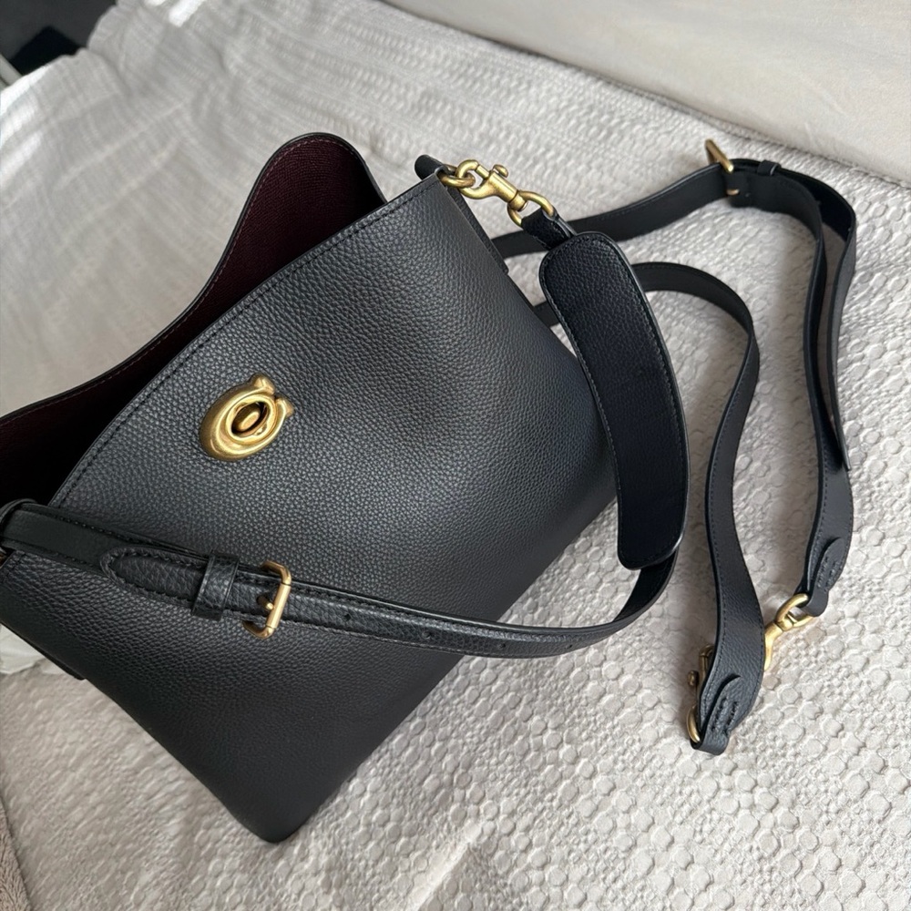 Coach Black Pebbled Leather Shoulder Bag with Gold Hardware - Picture 6 of 7